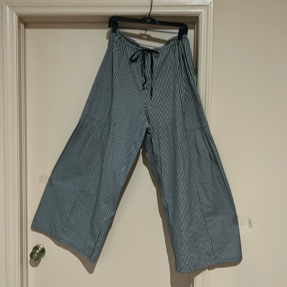 Cotton, pleated, drawstring checkered palazzo pants.